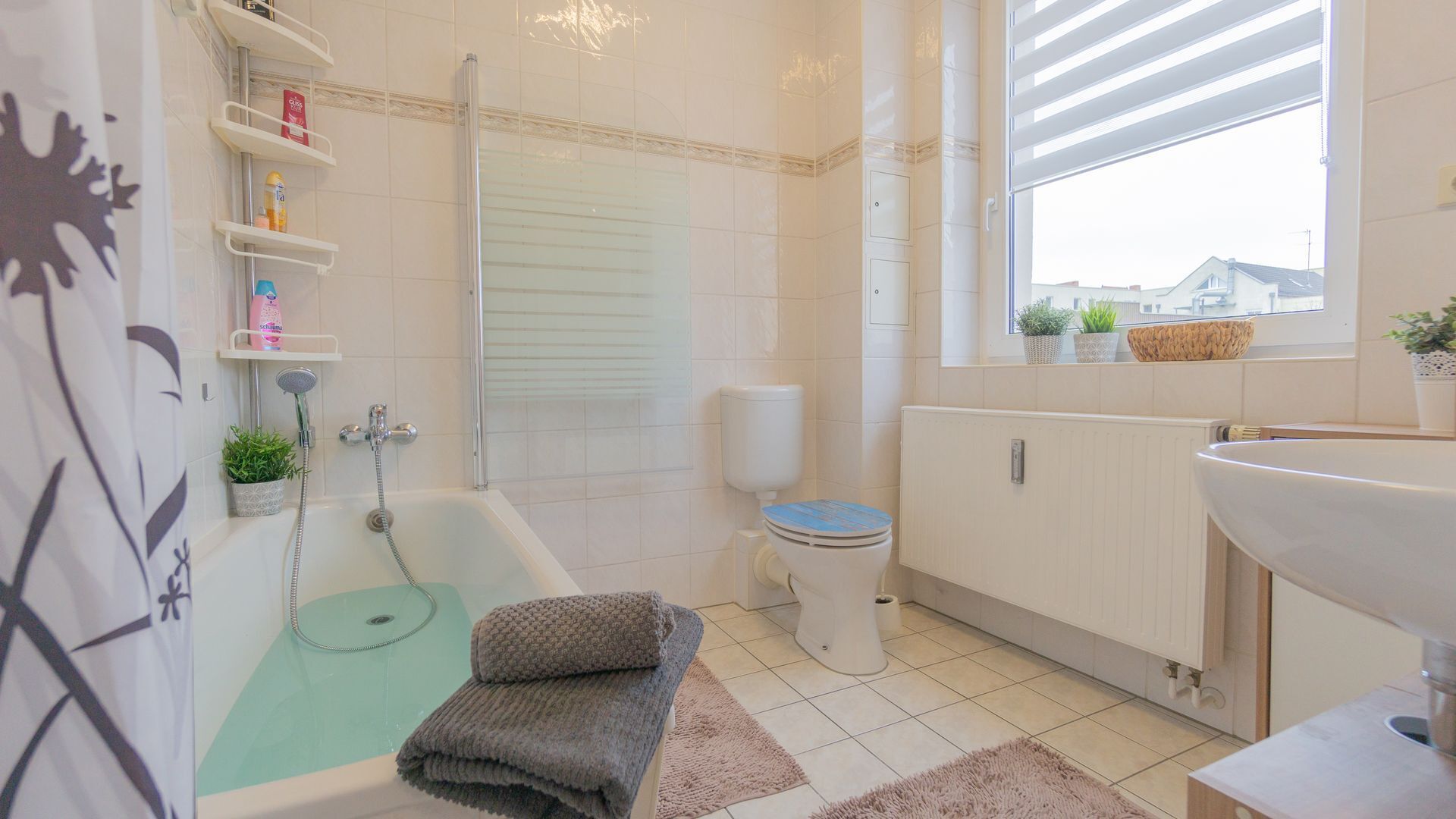 Combined shower/bathtub, hair dryer, towels, soap