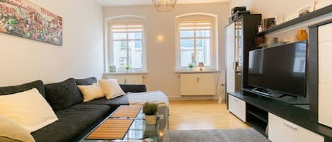 Smart TV, books, stereo