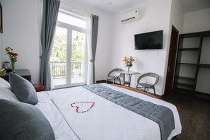 Deluxe Double or Twin Room | Premium bedding, memory foam beds, minibar, desk - Van's Serene Garden Homestay (Hue)