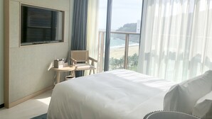 Premium bedding, pillowtop beds, WiFi (free), individually decorated - LUO YUE HOTEL (Yangjiang)