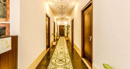 Goroomgo Rajput Charbagh Lucknow