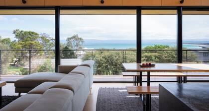 Atelier on Freycinet - Beachside Property