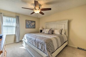 3 habitaciones, tabla de planchar con plancha, internet y ropa de cama