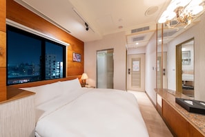 Habitació doble destacada | Escriptori, espai de treball apte per a portàtils i cortines opaques