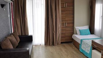 In-room safe, bed sheets
