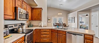 Cushy 5-Star Home: BBQ, 7-Bed, Bball Hoop, Netflix
