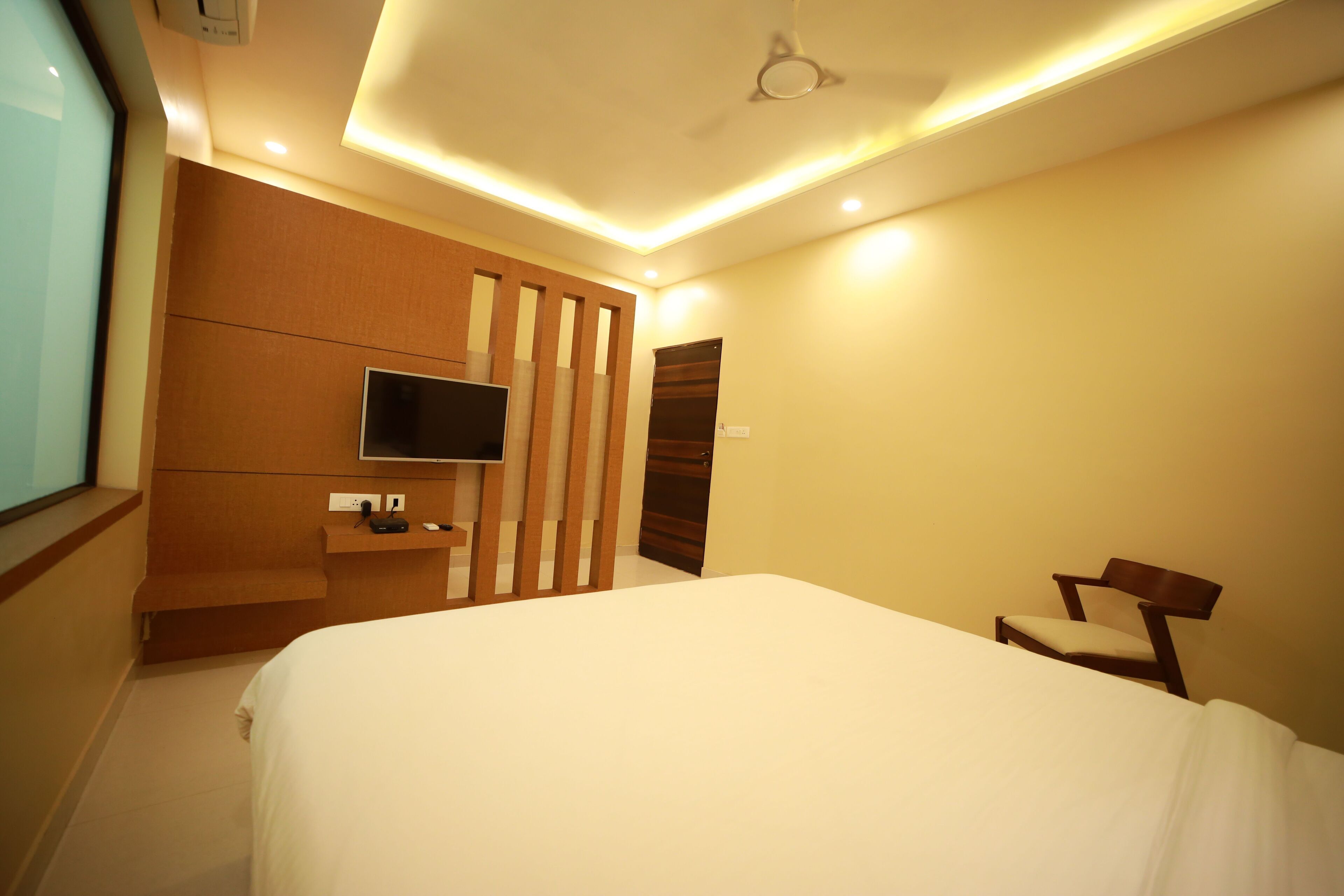 deluxe double room | free wifi, bed sheets
