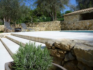 Outdoor pool, a heated pool - Superb house with heated pool in a beautiful garden (Le Rouret)