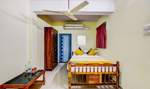 Deluxe Room | Iron/ironing board, free WiFi, bed sheets
