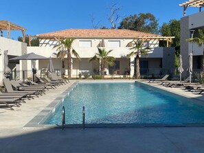 Pool - Water-edge Stay Apt 95 (Linguizzetta)