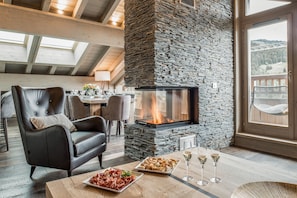 Apartment | Living area | Flat-screen TV
