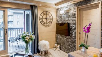 Apartment | Wohnbereich | Flachbildfernseher