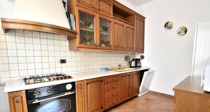 Orange Apartment In Marciaga di Costermano