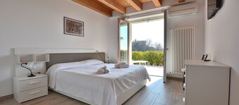 Red Apartment in Marciaga di Costermano