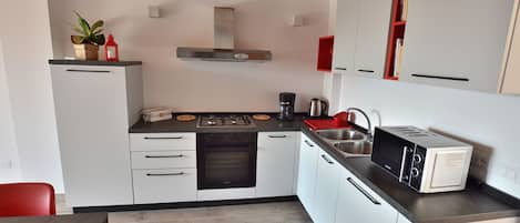 Fridge, microwave, oven, coffee/tea maker