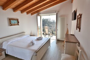 1 bedroom, free WiFi, bed sheets - Blue Apartment in Marciaga di Costermano (Costermano)