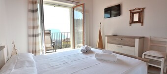 Blue Apartment in Marciaga di Costermano