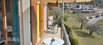 Blue Apartment in Marciaga di Costermano