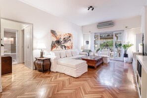 Smart-TV, stereoanlegg og kontorer