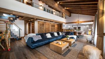 Apartment | Living area | Flat-screen TV