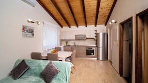 Interior - Holiday home Marinko, (16476), Mundanije, hr (Mundanije)