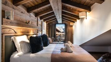 Apartment | 3 bedrooms, in-room safe, individually decorated, cots/infant beds