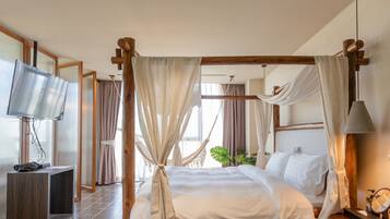 Habitación de lujo doble | Escritorio, cortinas opacas, wifi gratis y ropa de cama