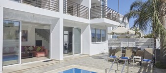 Villa Dani, Contemporary 3BDR Villa with Pool, Close to the Beach