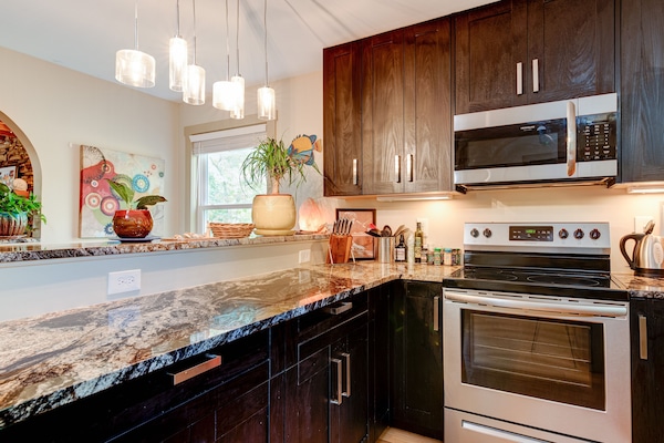 Frigorifero, microonde, forno, piano cottura