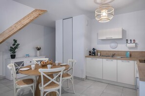 Kühlschrank, Mikrowelle, Ofen, Geschirrspüler