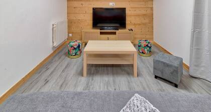 80m from the slopes, great flat for 15