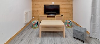 80m from the slopes, great flat for 15