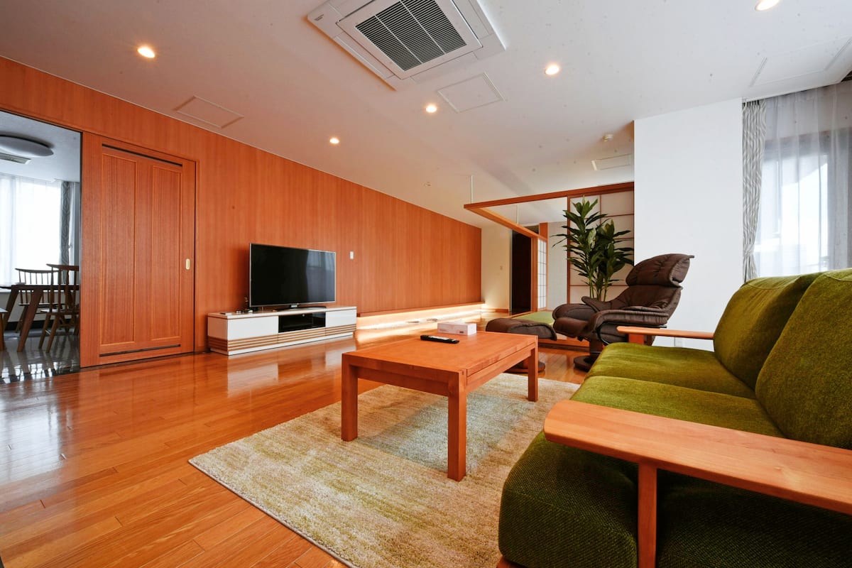 Traditional Apartment | Living room
