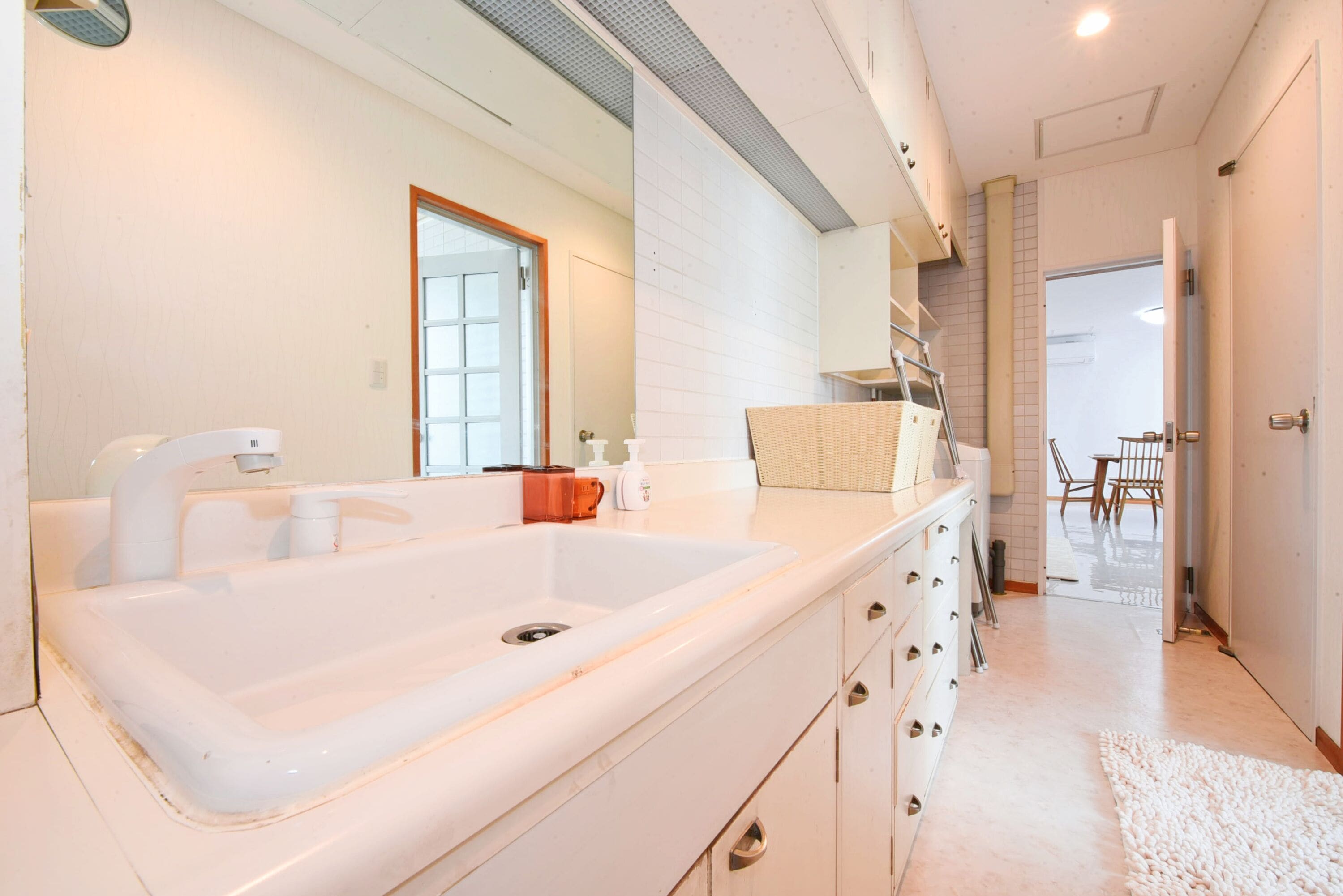 Traditional Apartment | Bathroom