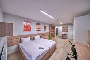 Superior Room | Desk, laptop workspace, free WiFi, bed sheets - Apartamenty Collegia (Gdansk)