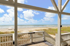 Property grounds - Steps to the Beach-Endless Views, pet friendly (Galveston)