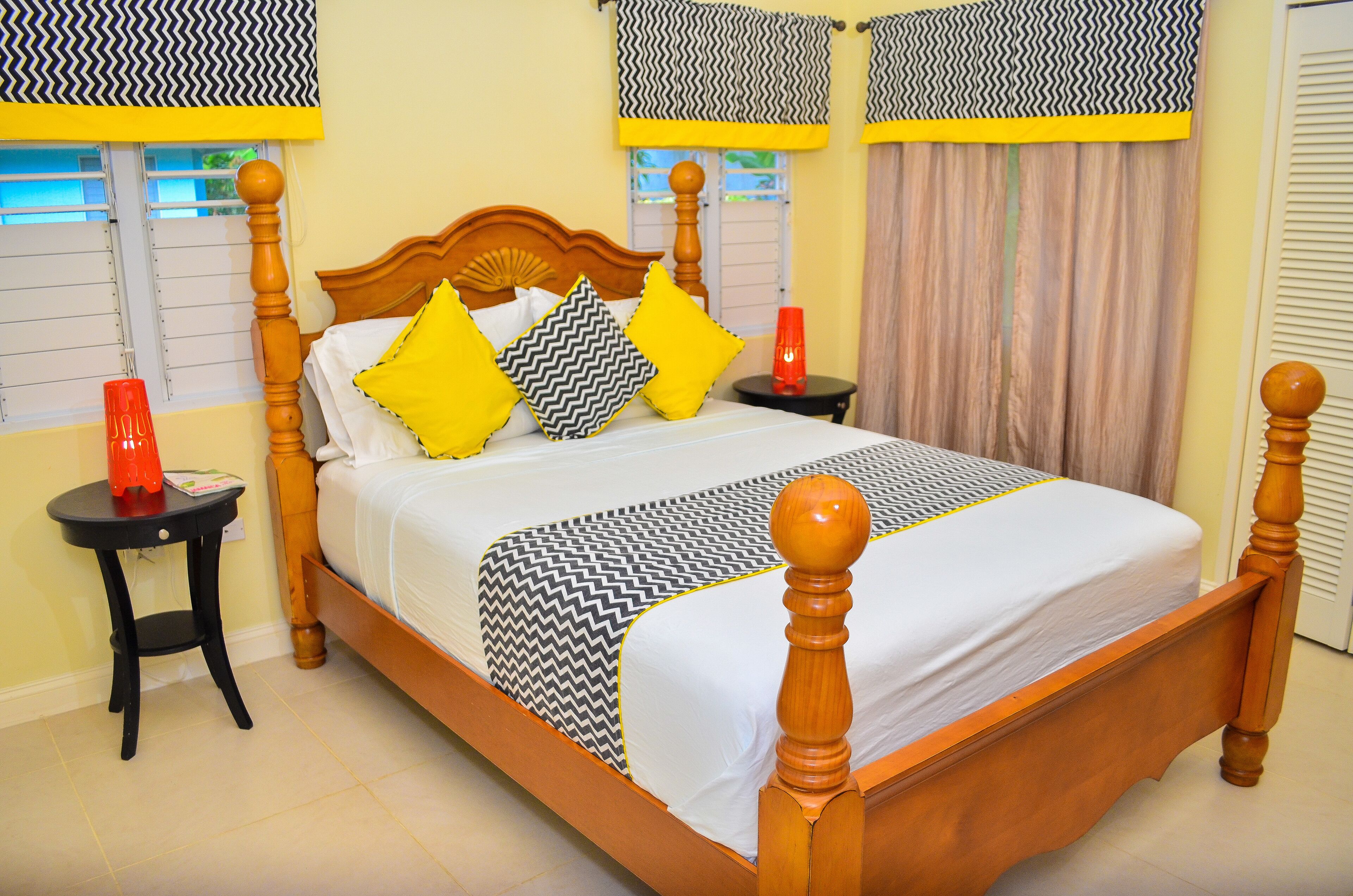 3 habitaciones, decoración personalizada y muebles diferentes 