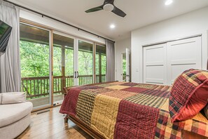 2 bedrooms, desk, iron/ironing board, free WiFi