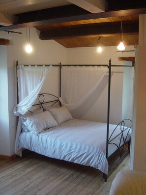 7 bedrooms, iron/ironing board, free WiFi, bed sheets - Independent Villa with 3 apartments for 20 people, Private Pool and Free WiFI (Modigliana)