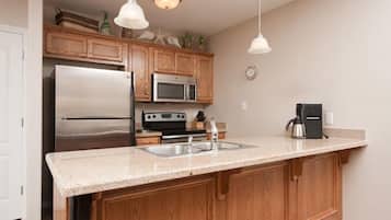 Fridge, microwave, stovetop, dishwasher