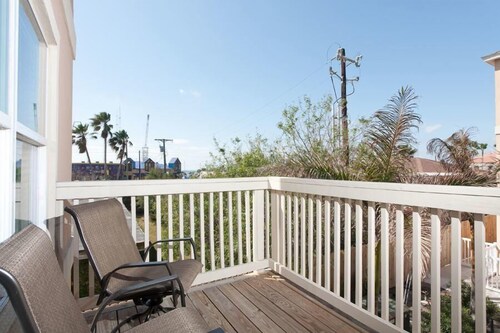 Star Beachside - Marlin Cottages 7 - Beautiful Condo, Family Friendly, Swimming & Kiddie Pool, Spa, Short Walk to the Beach