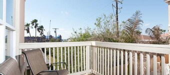 Star Beachside - Marlin Cottages 7 - Beautiful Condo, Family Friendly, Swimming & Kiddie Pool, Spa, Short Walk to the Beach