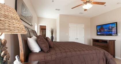 Star Beachside - Marlin Cottages 7 - Beautiful Condo, Family Friendly, Swimming & Kiddie Pool, Spa, Short Walk to the Beach