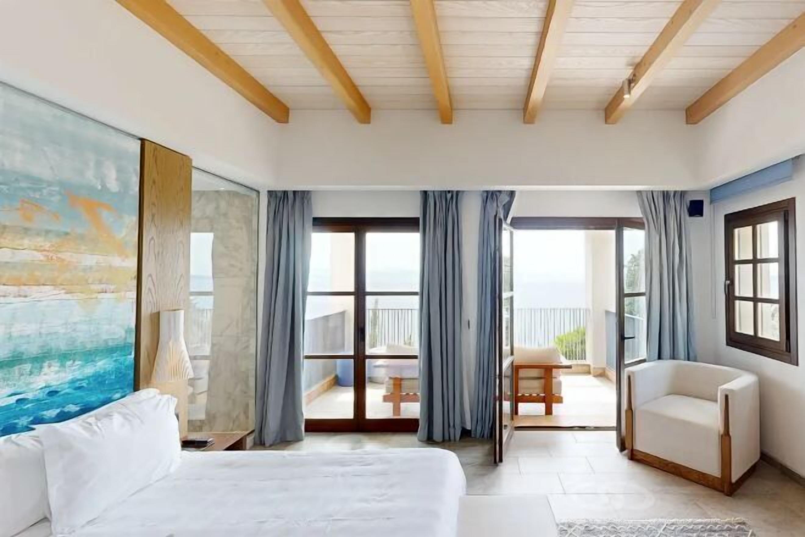 Allergikerbettwaren, Minibar, Zimmersafe, Schreibtisch