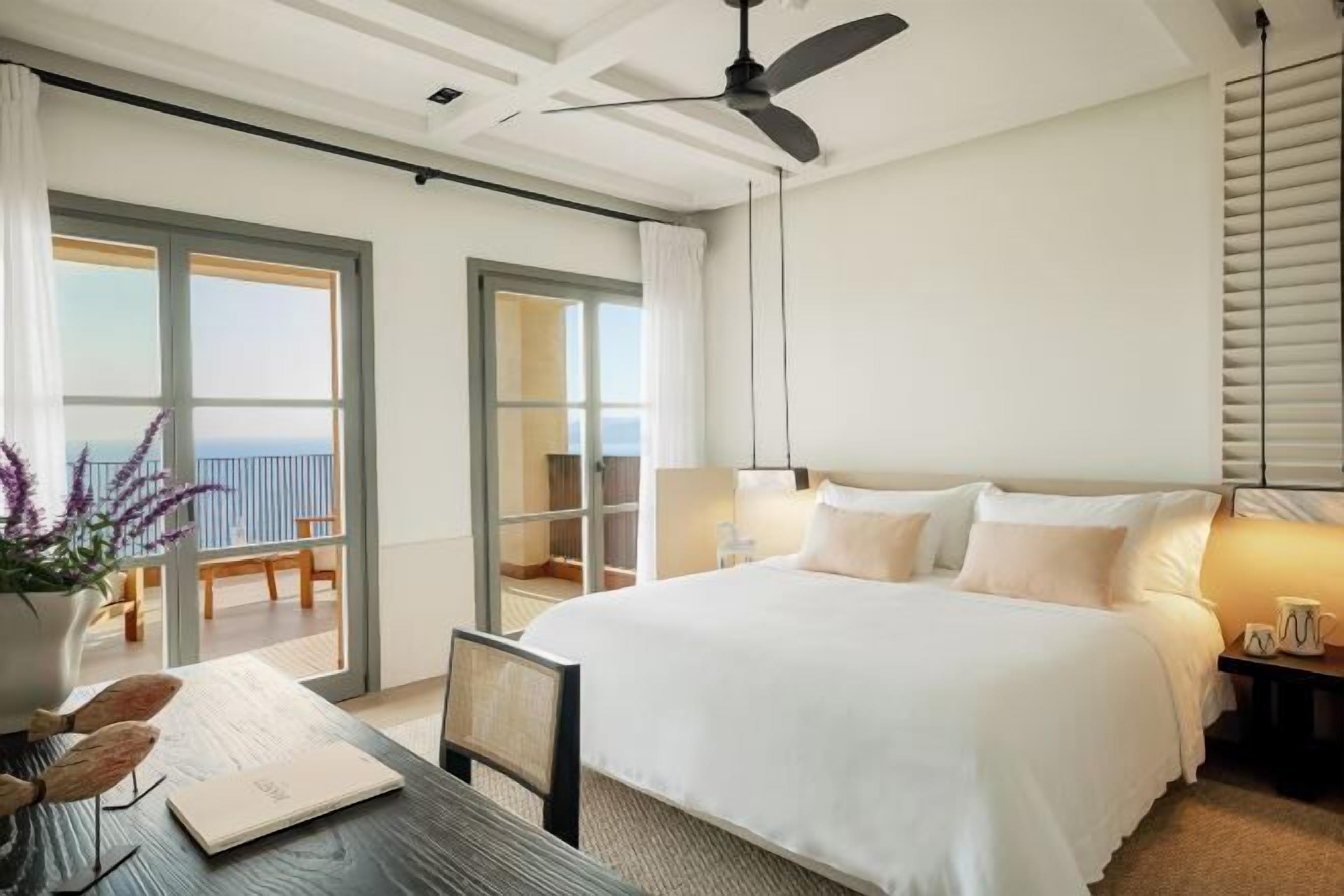 Allergikerbettwaren, Minibar, Zimmersafe, Schreibtisch