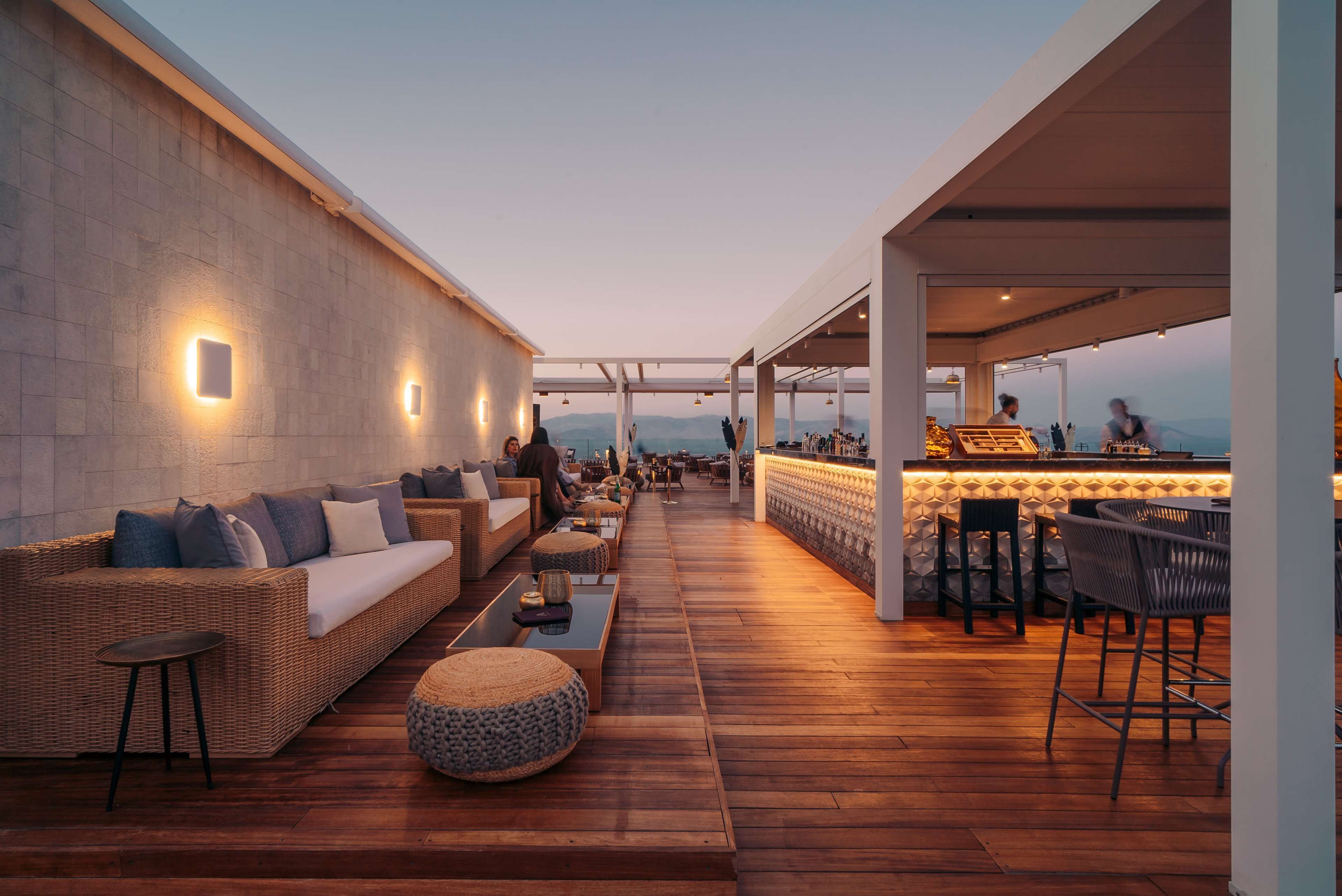4 bars, bar en bord de piscine, bar de plage