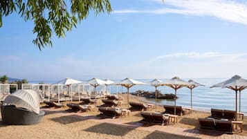 Private beach nearby, free beach shuttle, free beach cabanas