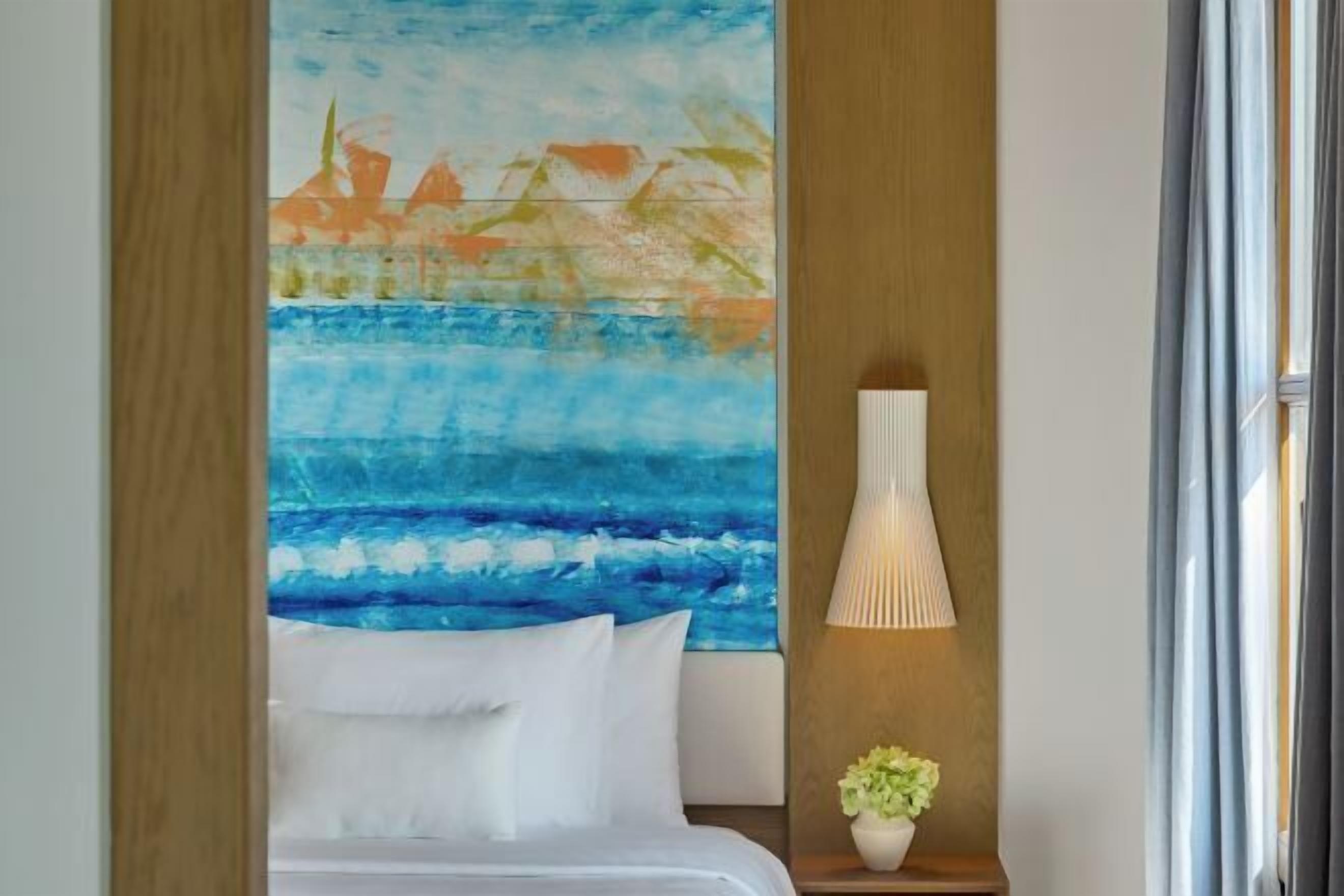 Allergikerbettwaren, Minibar, Zimmersafe, Schreibtisch