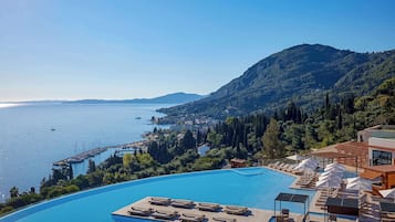 Piscine couverte, piscine extérieure (ouverte en saison)