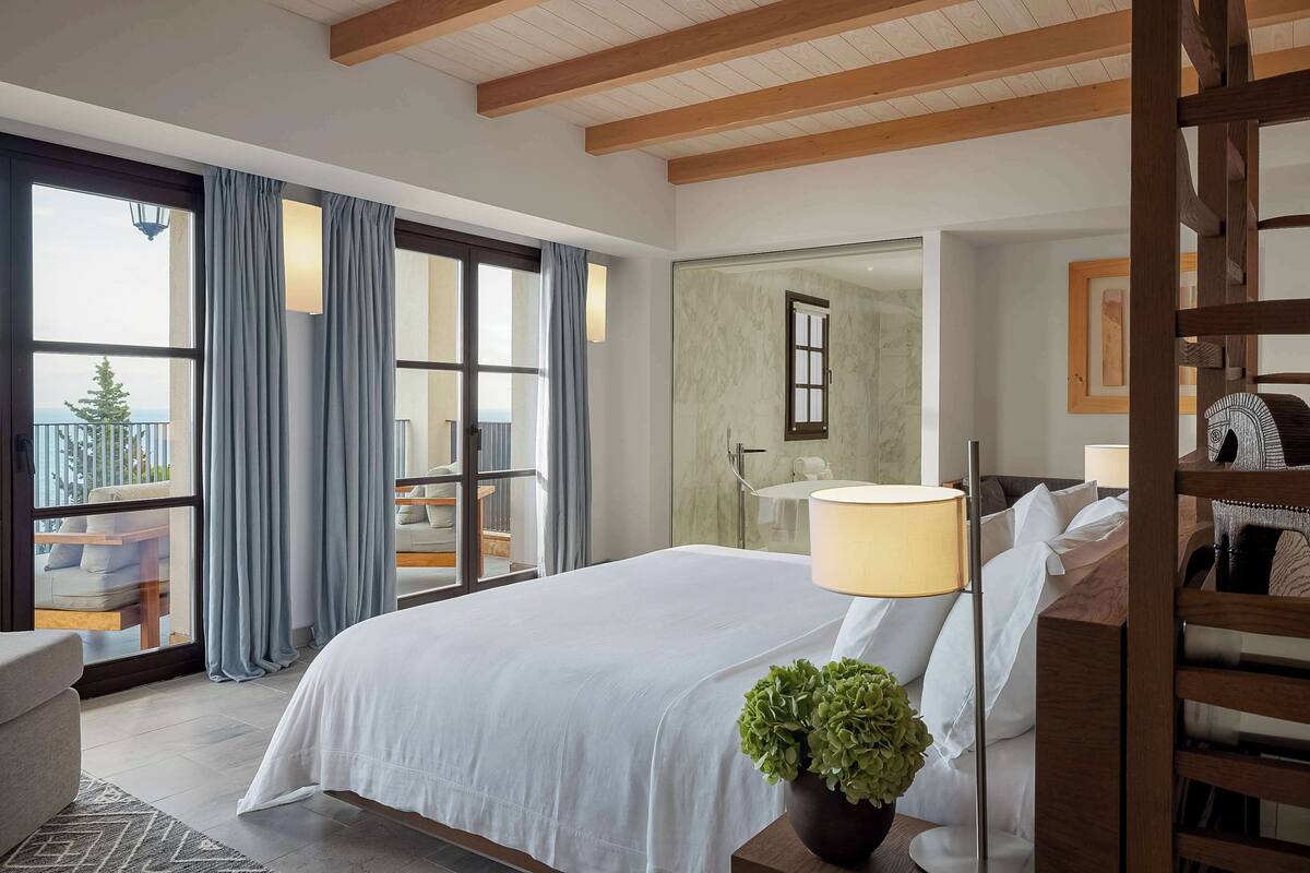 Vila, 2 kamar tidur, kolam renang pribadi, pemandangan laut | Seprai antialergi, minibar, brankas, dan meja kerja